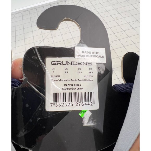 Grundens Women’s SeaDek Deck Mate Sandals Navy Blue Sz. 7 New - Picture 6 of 6